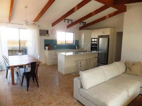 TERRIFIC On TAMARA CRESCENT - Kingaroy Accommodation 3