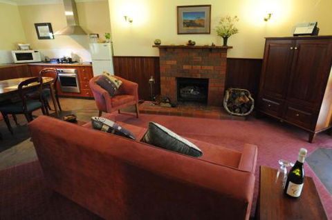 Wintarni Olives Cottage - Kingaroy Accommodation 2