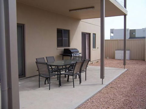 Relax On Par - Kingaroy Accommodation 4