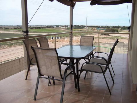 Relax On Par - Kingaroy Accommodation 1