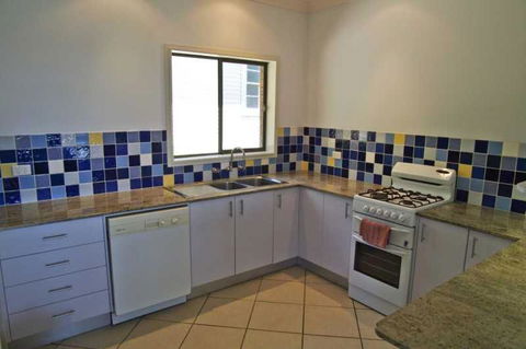 Cooinda 17 Dulconghi Street - Kingaroy Accommodation 1