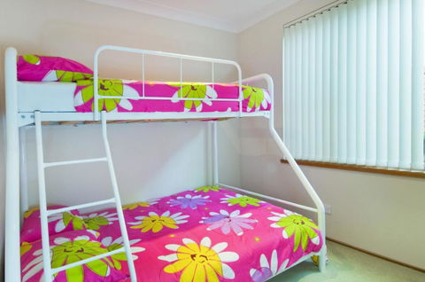 Cara Nobbys Beach 11 Wesley Avenue - Kingaroy Accommodation 4