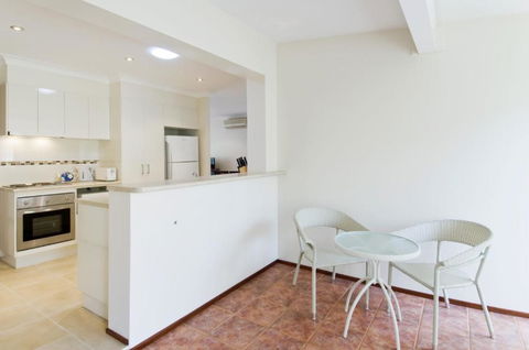 Cara Nobbys Beach 11 Wesley Avenue - Kingaroy Accommodation 2