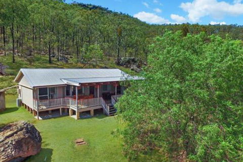 Rosamund House In Broke 4br House In Walking Distance To Cellar Doors - Kingaroy Accommodation 4