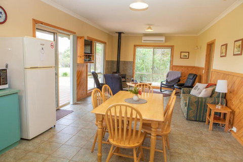 Riverside Retreat Chalets Walpole - Kingaroy Accommodation 3