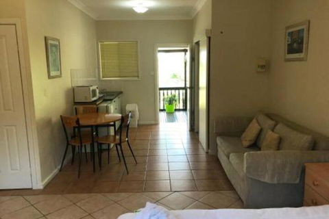 Wamberal Cottage - Kingaroy Accommodation 3