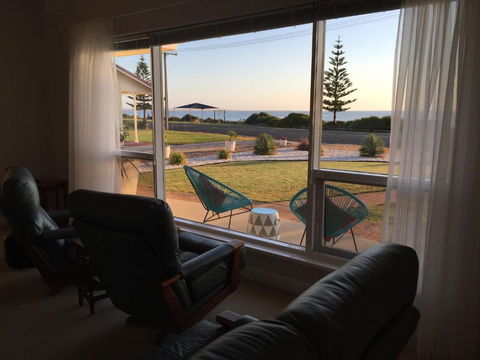 Jewel Of The South Beachfront Holiday Rental - Kingaroy Accommodation 5