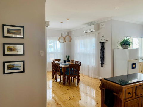 Jewel Of The South Beachfront Holiday Rental - Kingaroy Accommodation 1