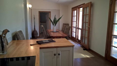 Book Keepers Cottage - Kingaroy Accommodation 5