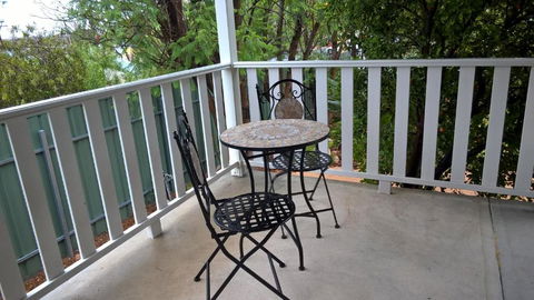 Book Keepers Cottage - Kingaroy Accommodation 1