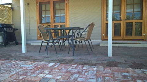 Book Keepers Cottage - Kingaroy Accommodation 3