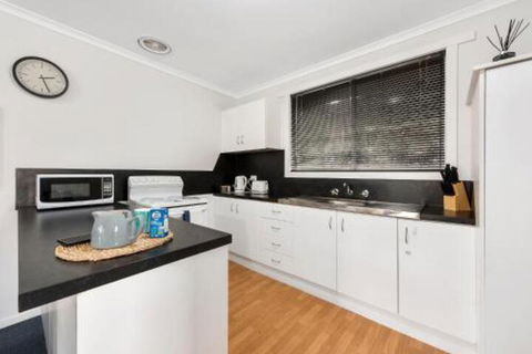 Elkie Villa 2 Bedroom Unit Burnie - Kingaroy Accommodation 4