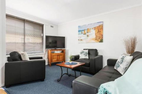 Elkie Villa 2 Bedroom Unit Burnie - Kingaroy Accommodation 3