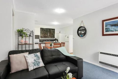 Elkie Villa 2 Bedroom Unit Burnie - Kingaroy Accommodation 6