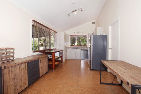 24 Sundew Street Mudjimba 500 Bond Pet Friendly Linen Supplied WIFI Air Cond. - Kingaroy Accommodation 5