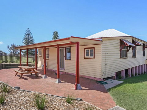 Yamba Pilot Cottage 1 Pets Welcome Close To Beach - Kingaroy Accommodation 4