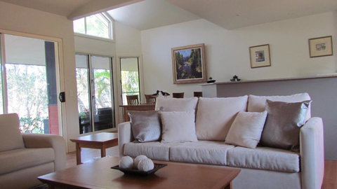 Lake Russell Lakeside Retreat - Kingaroy Accommodation 2