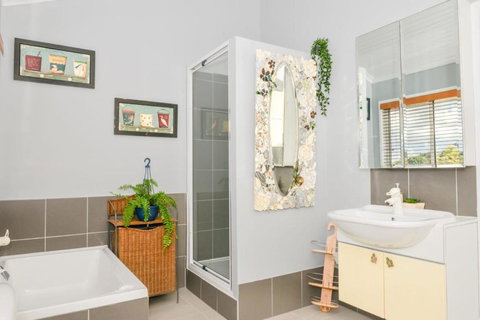 Land Of Lost Treasure - Kingaroy Accommodation 6