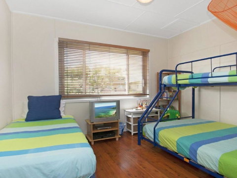 Urchins Funky Comfort & Style - Kingaroy Accommodation 6