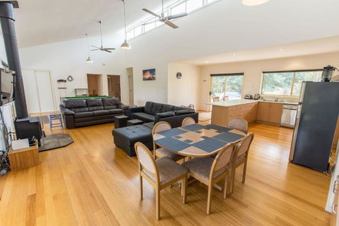 Acacia Lakehouse The Lake At Your Doorstep - Kingaroy Accommodation 1
