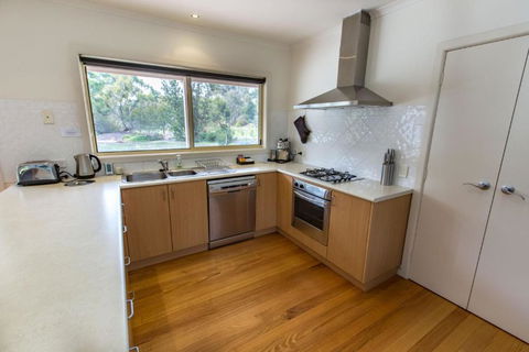 Acacia Lakehouse The Lake At Your Doorstep - Kingaroy Accommodation 4