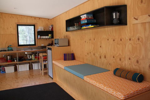 BAY Of FIRES ECO HUT Off Grid Experience At Binalong Bay - Kingaroy Accommodation 6