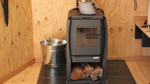 BAY Of FIRES ECO HUT Off Grid Experience At Binalong Bay - Kingaroy Accommodation 5