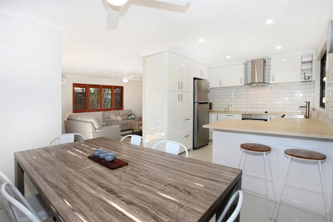 FABULOUS HOLIDAY HIDEAWAY COOLUM BEACH - Kingaroy Accommodation 6