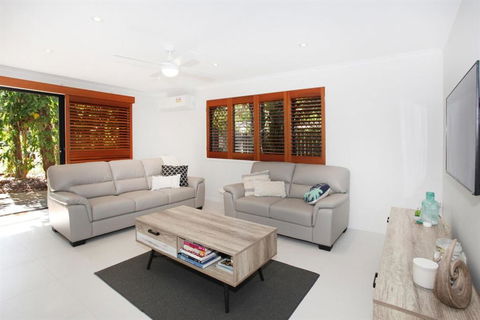 FABULOUS HOLIDAY HIDEAWAY COOLUM BEACH - Kingaroy Accommodation 2