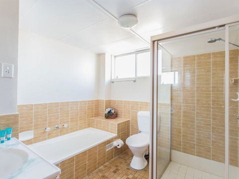 Aquarius 9 Opposite Wallis Lake - Kingaroy Accommodation 5
