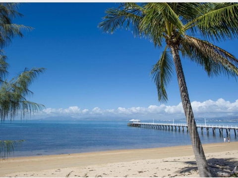 Reflections Emerald Villa - Kingaroy Accommodation 6