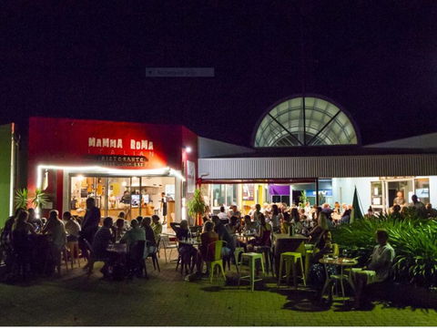 Reflections Emerald Villa - Kingaroy Accommodation 3