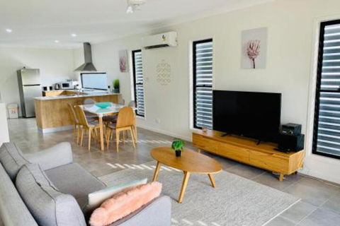 WHITSUNDAY Brand New Townhouse Close To Boardwalk - Kingaroy Accommodation 0