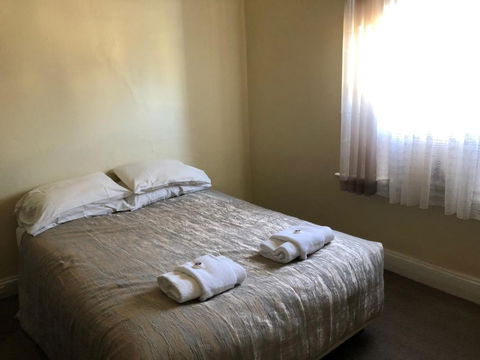 Commercial Hotel Morgan - Kingaroy Accommodation 6