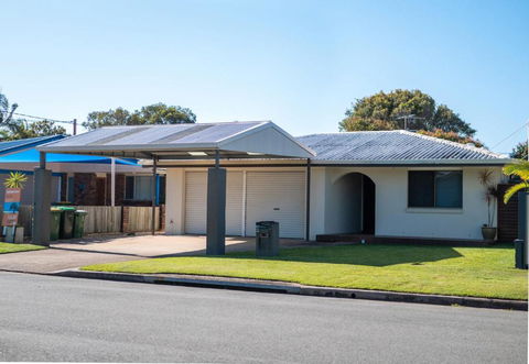 Michael Street 39 Golden Beach - Kingaroy Accommodation 6