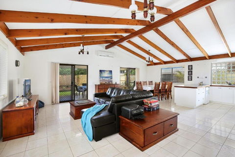 Michael Street 39 Golden Beach - Kingaroy Accommodation 3