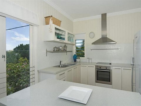 Henzell Street 28. Dicky Beach - Kingaroy Accommodation 3