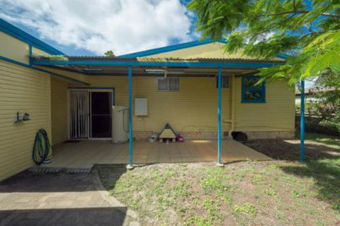 Lovely Torquay Cottage - Kingaroy Accommodation 3