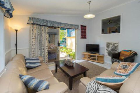 Lovely Torquay Cottage - Kingaroy Accommodation 0