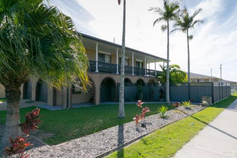 Comfy & Cosy (Upstairs) - Kingaroy Accommodation 5