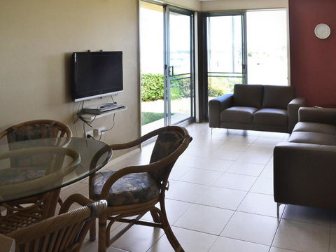 Fairholme 5 Opposite Lake - Kingaroy Accommodation 6