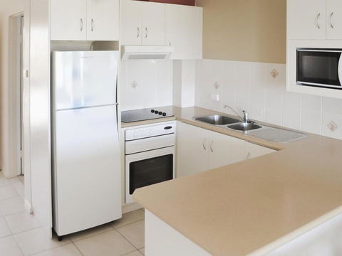 Fairholme 5 Opposite Lake - Kingaroy Accommodation 5