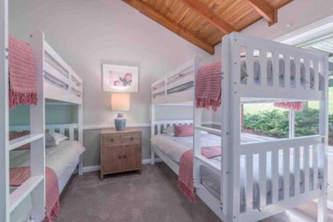 Luxurious Home On 5 Acres Close To CBD Sleeps 18 - Kingaroy Accommodation 3