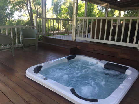 Lakeside Garden Chalet - Kingaroy Accommodation 1