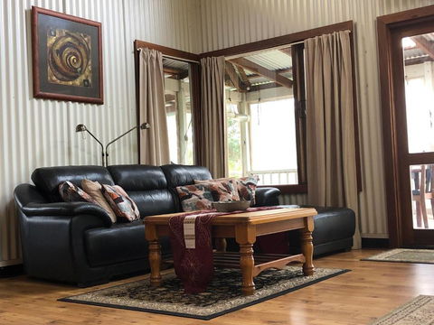 Lakeside Garden Chalet - Kingaroy Accommodation 4