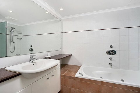 HAMP1 Bright Apartment In Cremorne - Kingaroy Accommodation 3
