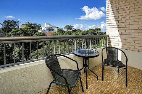 HAMP1 Bright Apartment In Cremorne - Kingaroy Accommodation 4