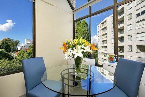 HAMP1 Bright Apartment In Cremorne - Kingaroy Accommodation 5