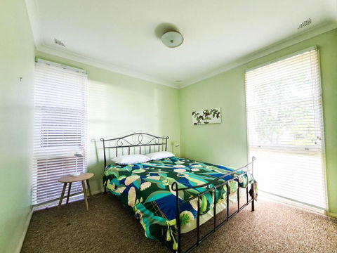 GOLF 39 MOLLYMOOK BEACH - Kingaroy Accommodation 2