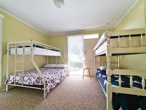 GOLF 39 MOLLYMOOK BEACH - Kingaroy Accommodation 4